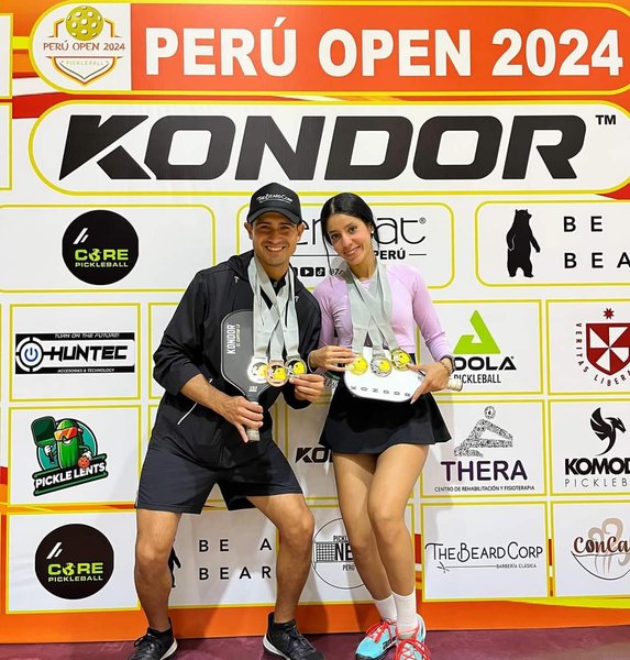 Kondor sponsored players Rolo Pomalina and Muyasser Bresh posing with their mixed doubles medals at the 2023 Peru Open.